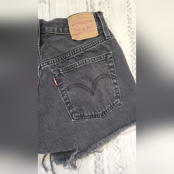 Levi's 501 Original Fit High-Rise Women's Jean Shorts Size 27 - Picture 8 of 16